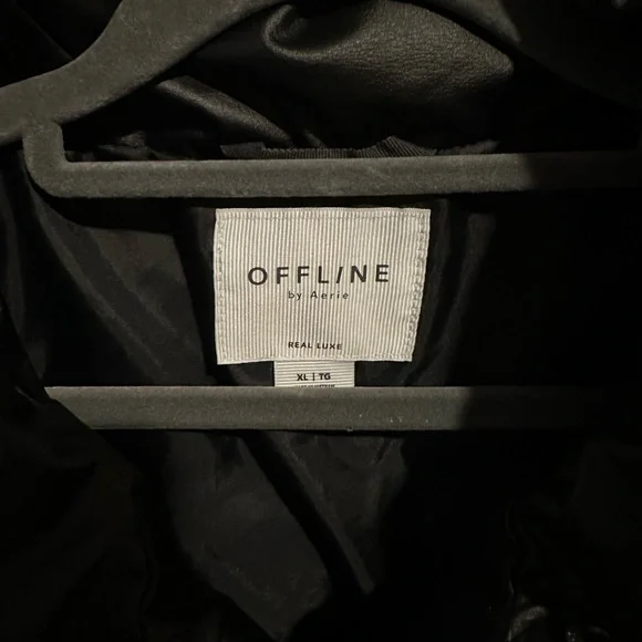 EUC: Offline by Aerie Sleek Black Faux Leather Puffer Vest Size XL! - Picture 2 of 2